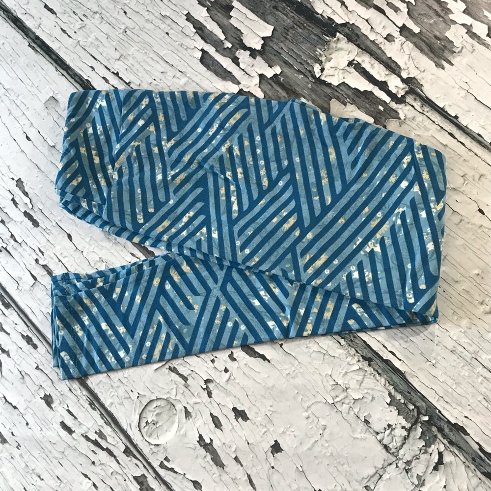 LuLaRoe NWOT OS Leggings Zigzag pattern